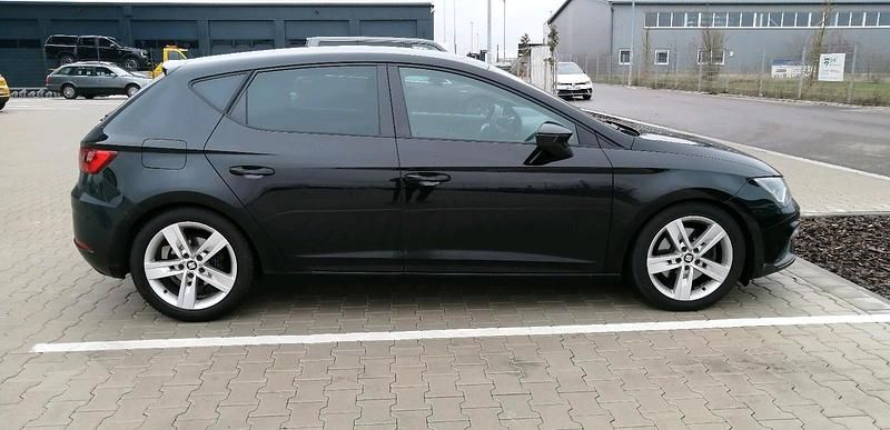 Schwarz Gebraucht 2017 Seat Leon Kleinwagen | 12.600 € (Fairer Preis) - Bild 1/4