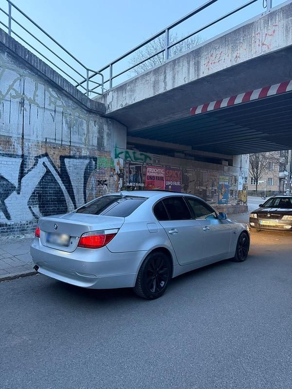 Gebraucht BMW 520 177 PS (130 kW) 2005 Silber Limousine