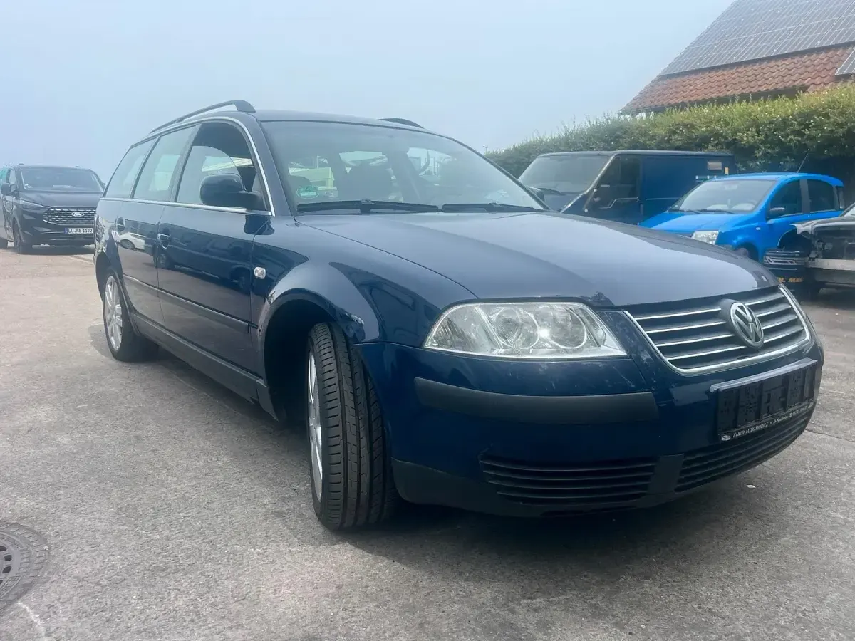 Gebraucht VW Passat 100 PS (73 kW) 2003 Blau Kombi