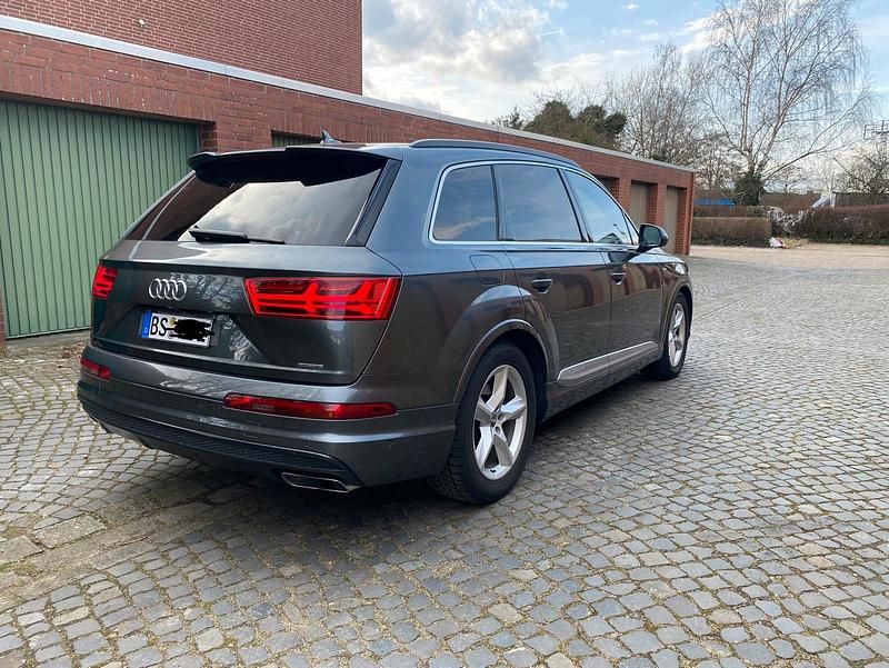 Gebraucht Audi Q7 S-Line 272 PS (200 kW) 2015 Grau SUV