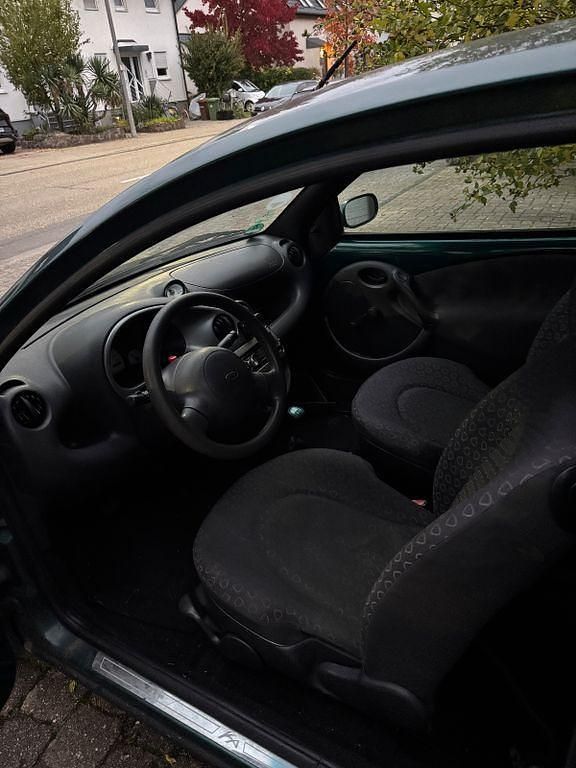 Second-hand Ford Ka 60 CP (44 kW) 2001 Verde Hatchback