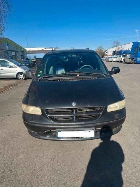 Schwarz Gebraucht 1999 Chrysler Voyager Van / Kleinbus | 1.590 € - Bild 1/4