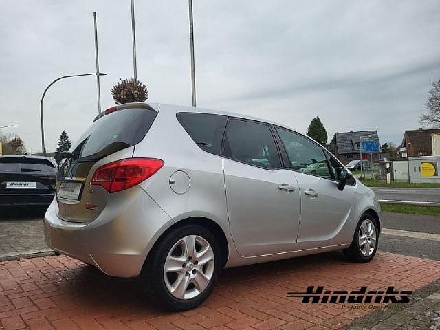 Gebraucht Opel Meriva Design Edition 110 PS (80 kW) 2011 Silber Van / Kleinbus