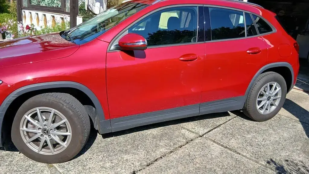 Gebraucht Mercedes GLA180 116 PS (85 kW) 2022 Rot SUV