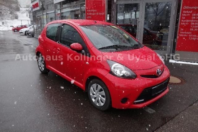 Gebraucht Toyota Aygo Cool 68 PS (50 kW) 2014 Rot Kleinwagen