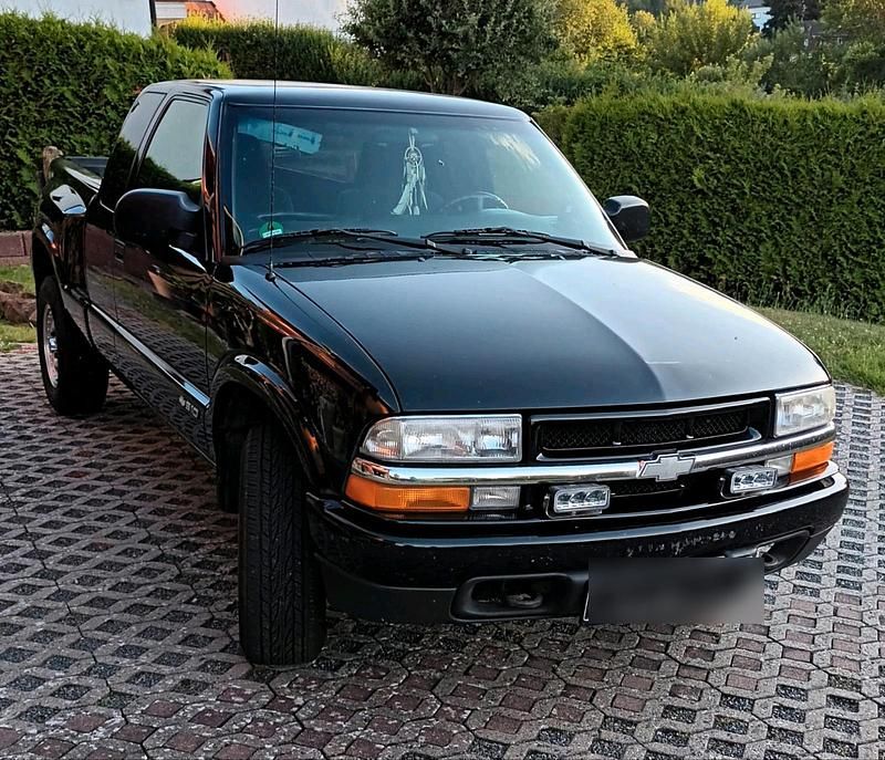 Schwarz Gebraucht 2002 Chevrolet S10 Abholung | 12.900 € - Bild 1/4