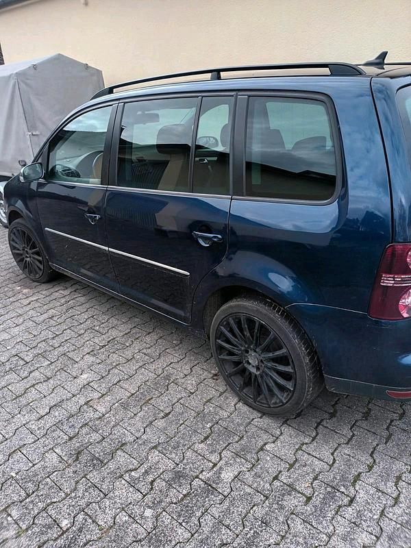 Gebraucht VW Touran 105 PS (77 kW) 2007 Blau Van / Kleinbus