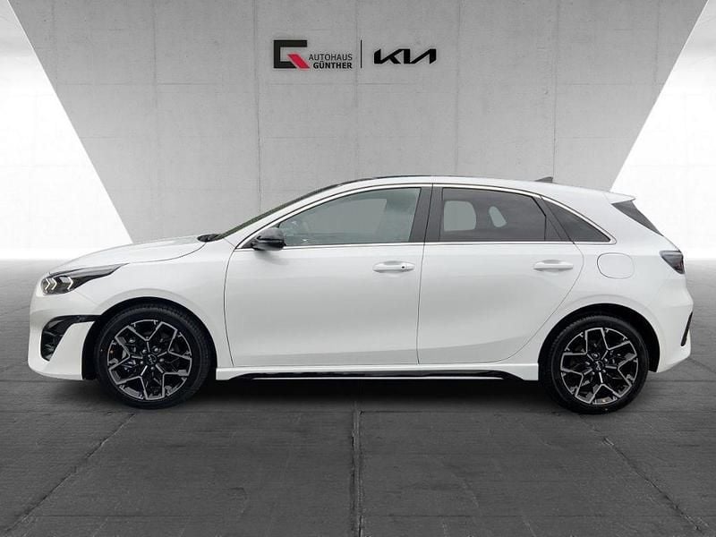 Gebraucht Kia Ceed GT GT-Line 140 PS (102 kW) 2025 Hw2) deluxe white m (weiss Limousine
