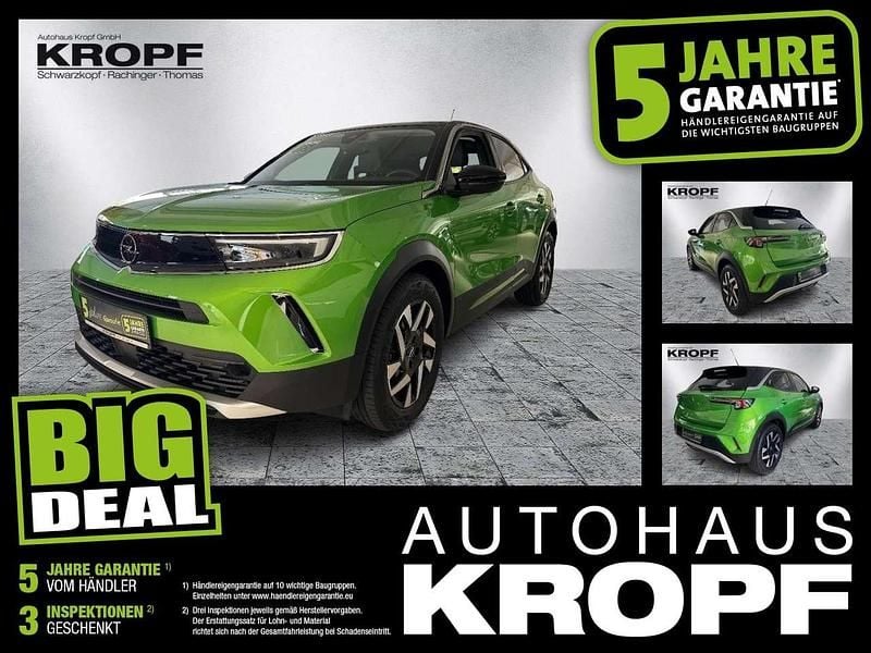 Lackierung matcha green/typ au Gebraucht 2023 Opel Mokka-e Elegance SUV | 20.440 € (Fairer Preis) - Bild 1/4