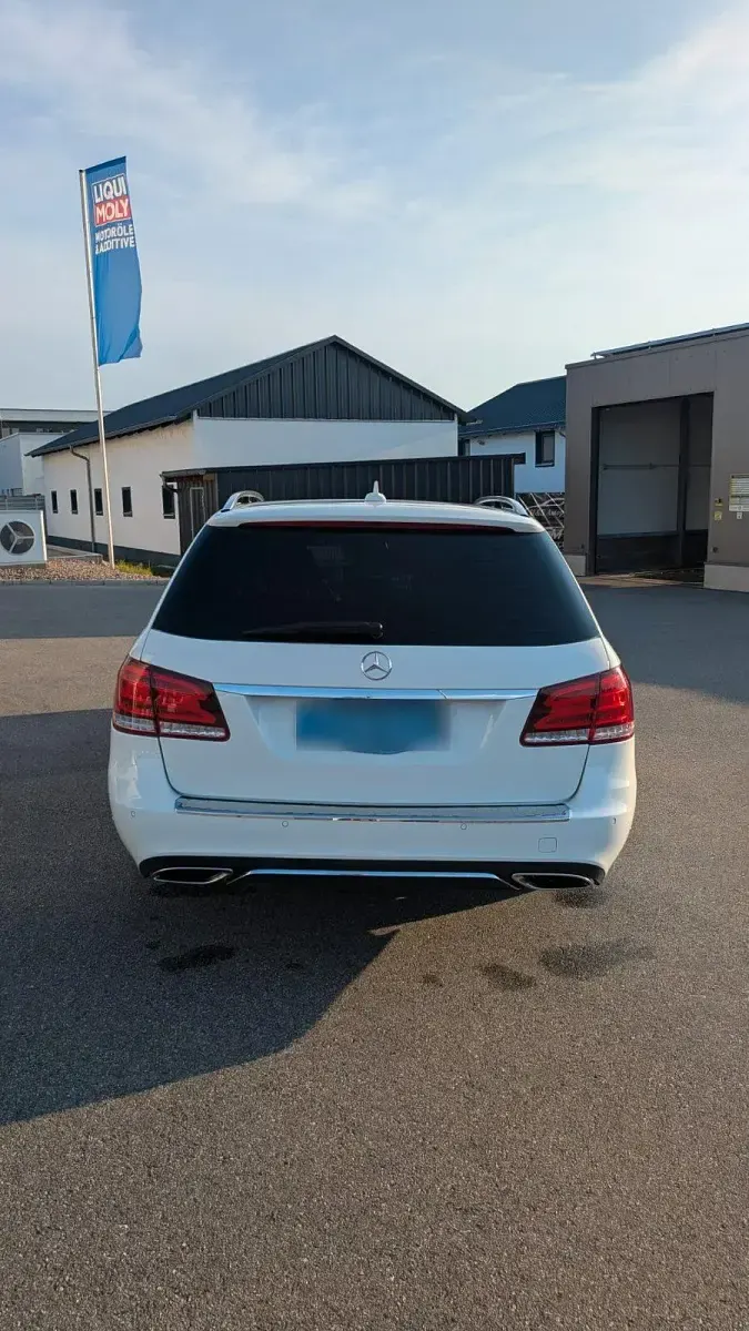 Gebraucht Mercedes E220 Avantgarde 170 PS (125 kW) 2014 Weiß Kombi