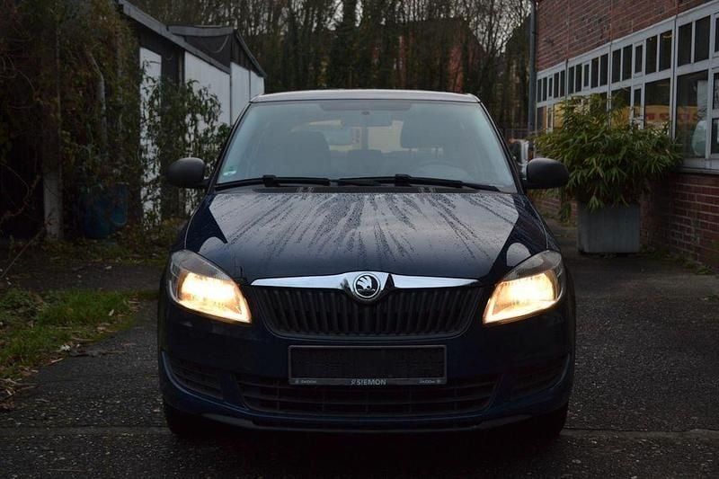 Blau Gebraucht 2013 Skoda Fabia Limousine | 2.470 € (Guter Preis) - Bild 1/4