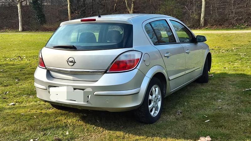 Gebraucht Opel Astra Edition 105 PS (77 kW) 2005 Grau Limousine