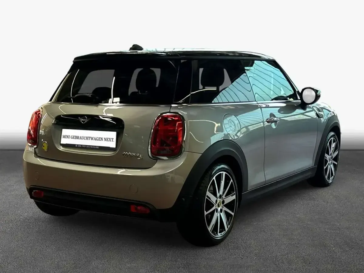 Gebraucht Mini Cooper SE Classic 135 kW (184 PS) 2023 Melting silver iii Kleinwagen