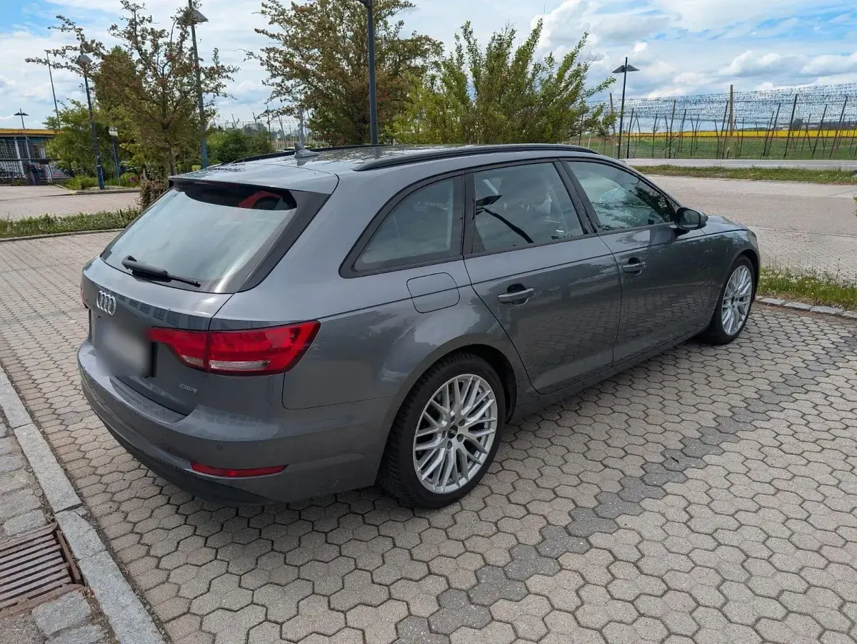 Gebraucht Audi A4 Basis 218 PS (160 kW) 2017 Grau Limousine