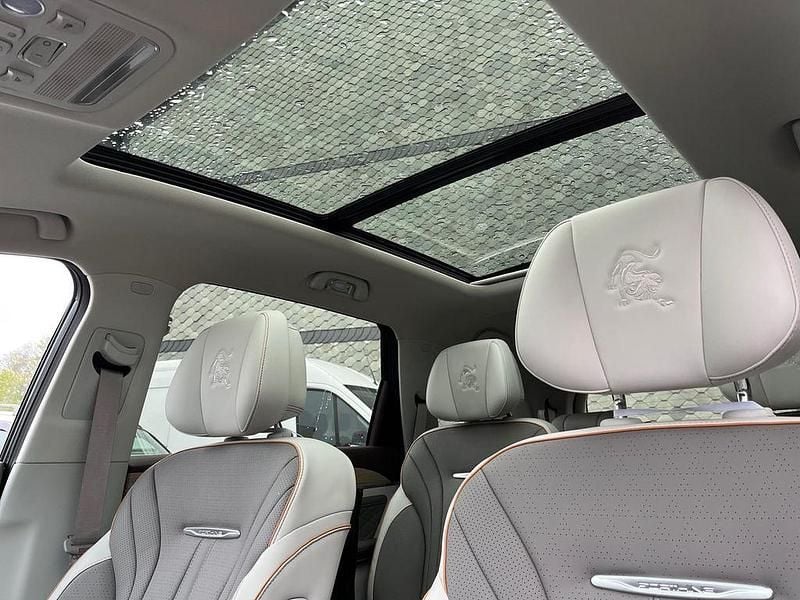 Neu DFSK Forthing 4 177 PS (130 kW) 2026 Grün Van / Kleinbus