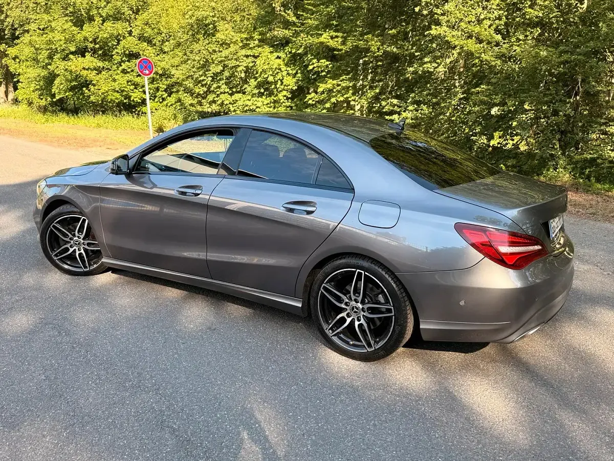 Gebraucht Mercedes CLA220 177 PS (130 kW) 2017 Grau Limousine