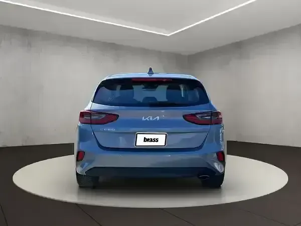 Gebraucht Kia Ceed Spirit 140 PS (102 kW) 2025 Silber Kleinwagen