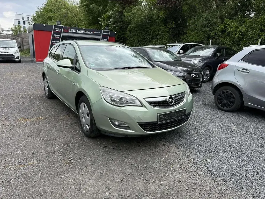 Gebraucht Opel Astra Design Edition 116 PS (85 kW) 2011 Grün Limousine