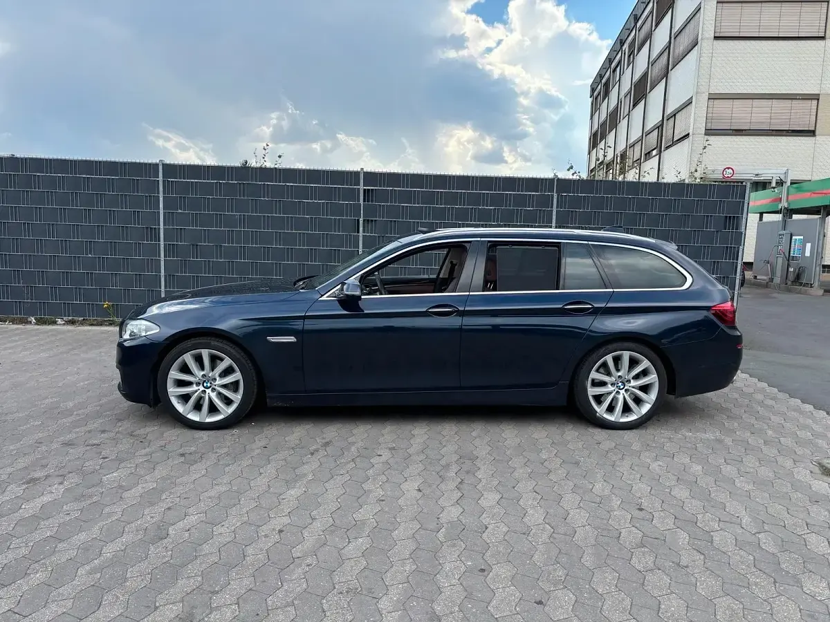 Gebraucht BMW 530 Comfort Edition 258 PS (189 kW) 2014 Blau Kombi