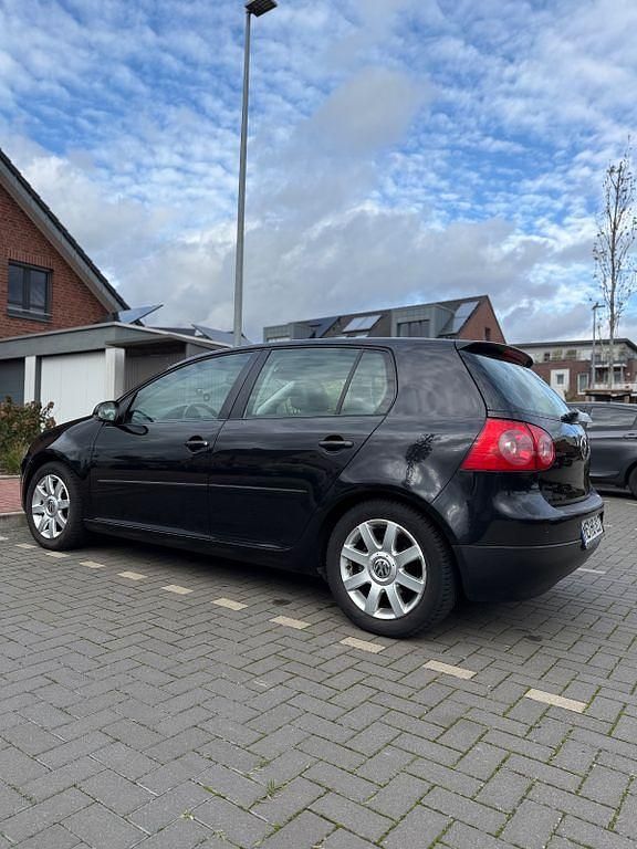 Schwarz Gebraucht 2005 VW Golf IV Limousine | 4.900 € (Etwas zu teuer) - Bild 1/4