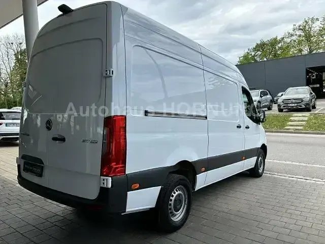 Gebraucht Mercedes Sprinter 170 PS (125 kW) 2023 Arktikweiß Van