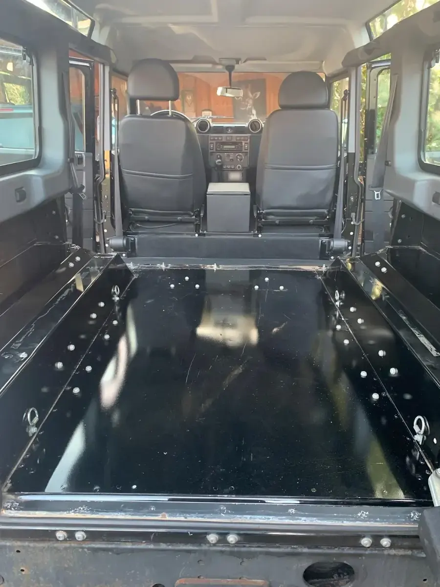 Gebraucht Land Rover Defender 122 PS (89 kW) 2011 Schwarz SUV