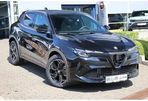 Neu Alfa Romeo Junior 145 PS (106 kW) 2026 Schwarz SUV