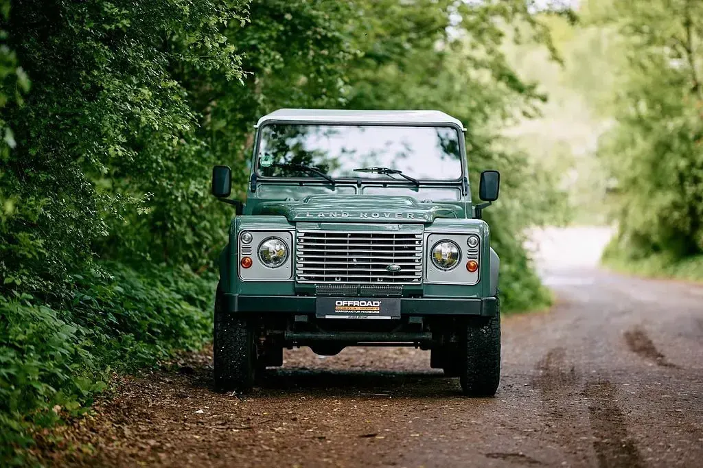 Gebraucht Land Rover Defender 122 PS (89 kW) 2013 Grün Kombi