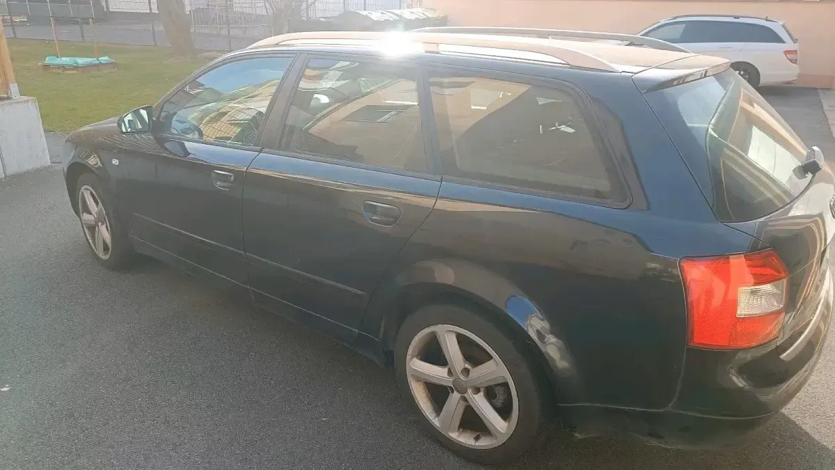 Gebraucht Audi A4 130 PS (95 kW) 2004 Schwarz Kombi