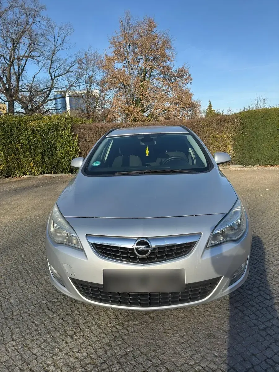 Second-hand Opel Astra 110 CP (80 kW) 2011 Gri Break
