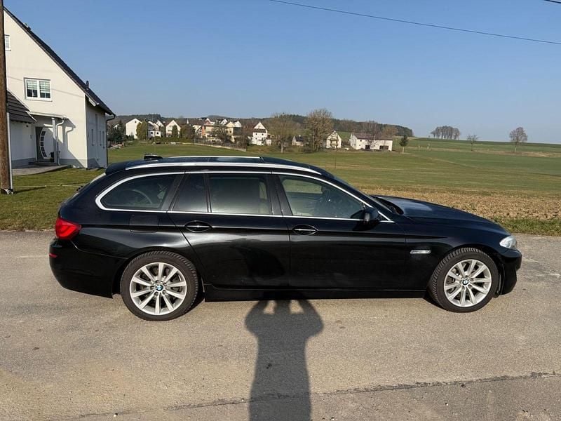 Gebraucht BMW 525 Sport Line 218 PS (160 kW) 2012 Schwarz Kombi