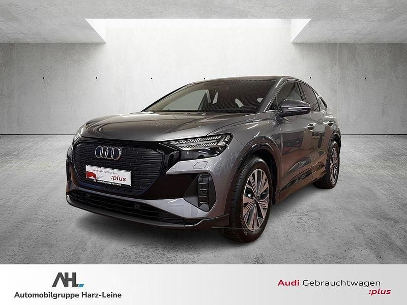 Grau Gebraucht 2025 Audi Q4 Sportback e-tron Advanced SUV | 48.445 € (Fairer Preis) - Bild 1/4