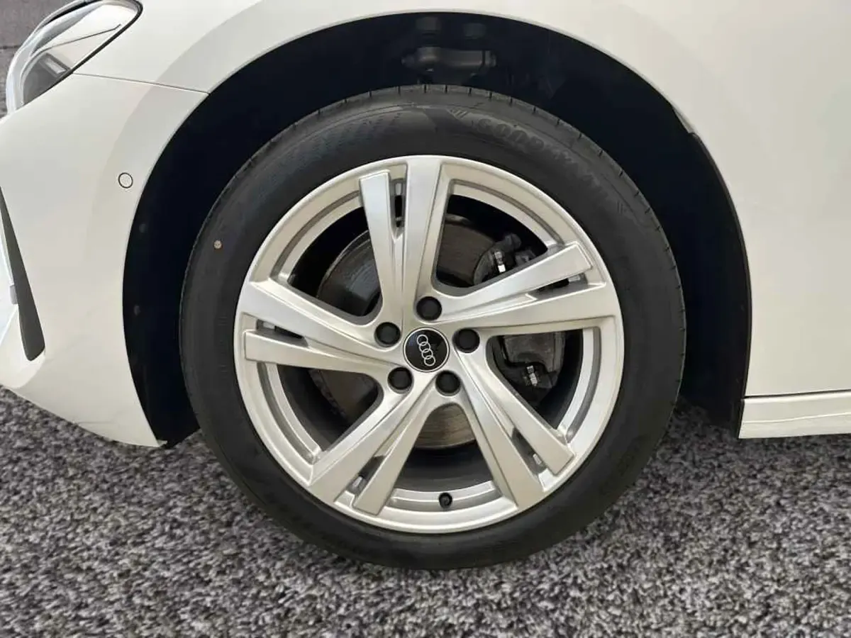Gebraucht Audi A5 Ambiente 204 PS (150 kW) 2025 Gletscherweiß metallic Kombi