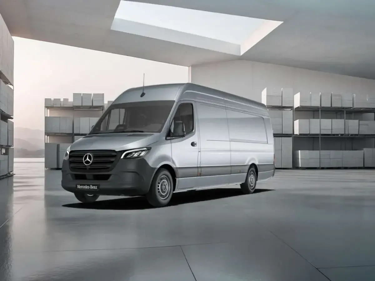 Gebraucht Mercedes Sprinter 170 PS (125 kW) 2025 Silber / hightechsilber Van