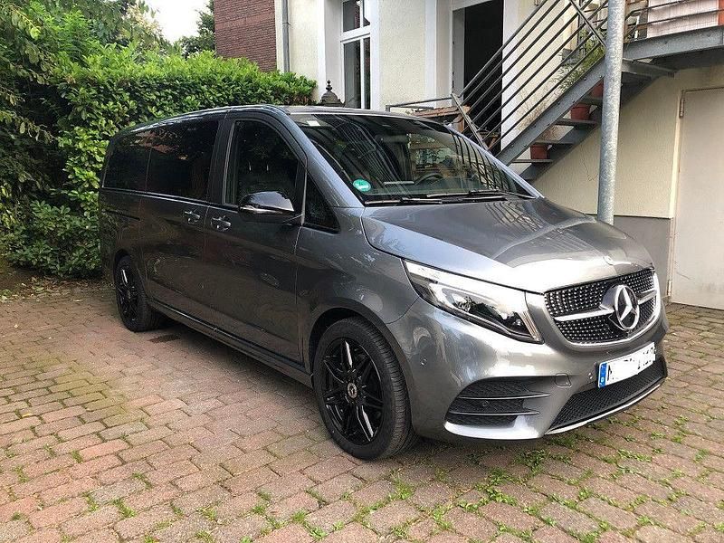 Grau Gebraucht 2021 Mercedes V300 AMG Van / Kleinbus | 59.900 € (Fairer Preis) - Bild 1/4