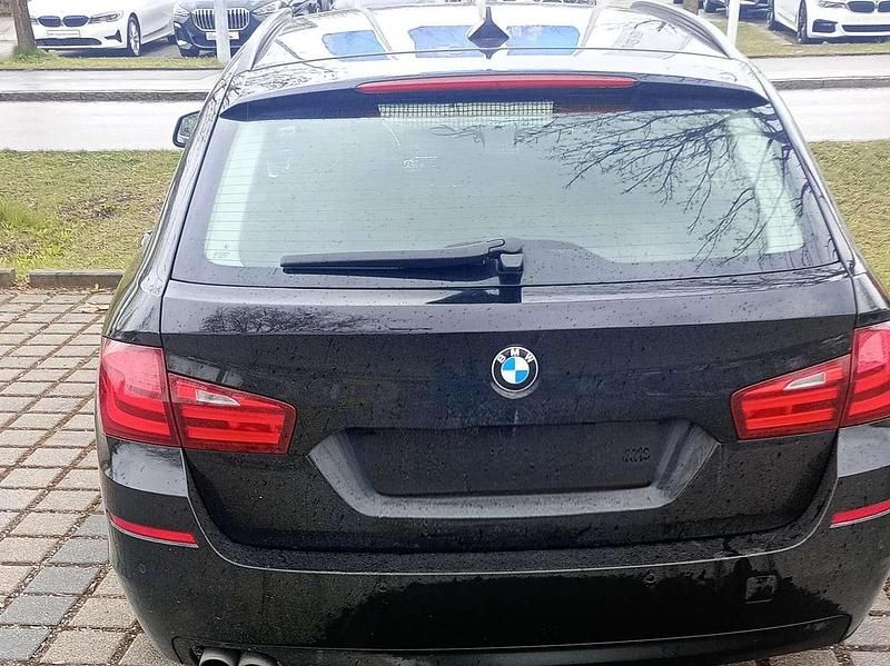 Gebraucht BMW 520 184 PS (135 kW) 2013 Schwarz Kombi
