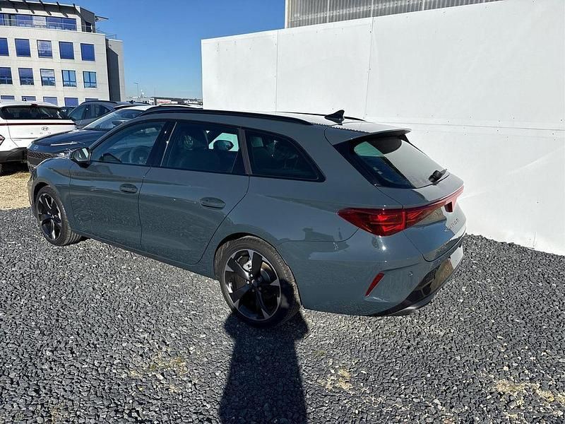 Neu Cupra Leon 150 PS (110 kW) 2026 Blau Limousine