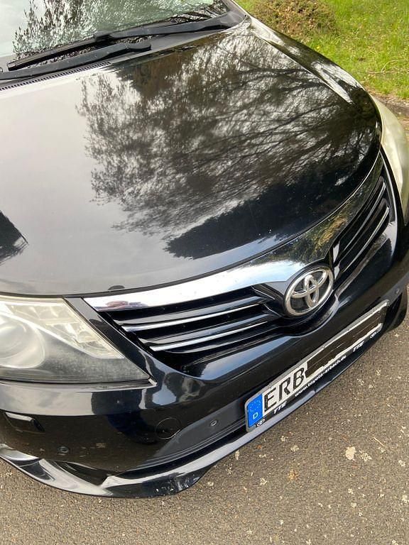 Gebraucht Toyota Avensis 124 PS (91 kW) 2012 Schwarz Kombi