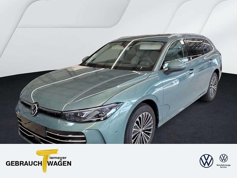 Grün Gebraucht 2024 VW Passat Elegance Kombi | 37.770 € - Bild 1/4