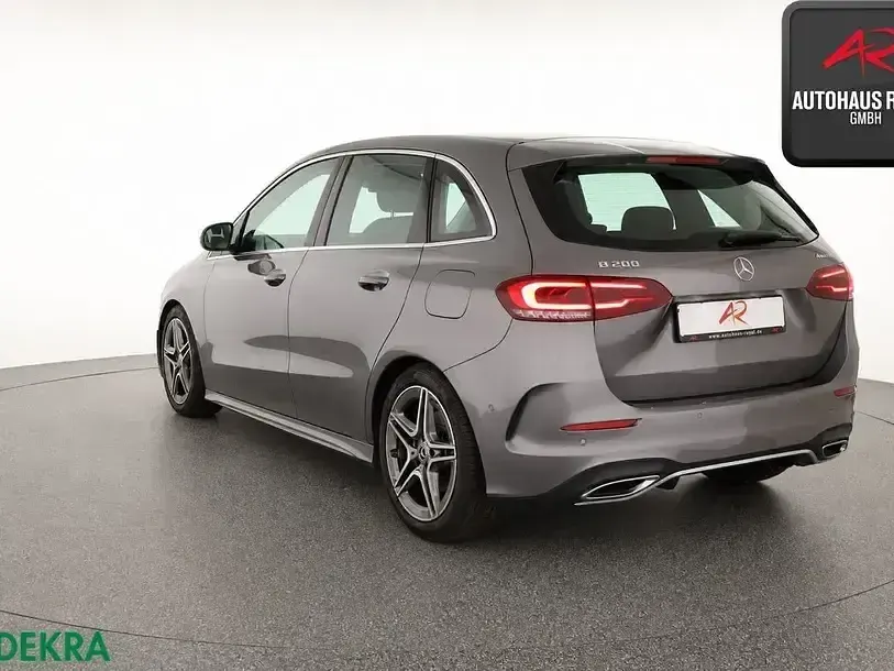 Gebraucht Mercedes B200 AMG line 163 PS (119 kW) 2021 Mountaingrau Kleinwagen