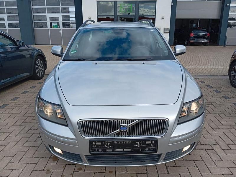 Silber Gebraucht 2007 Volvo V50 Summum Kombi | 6.999 € - Bild 1/4