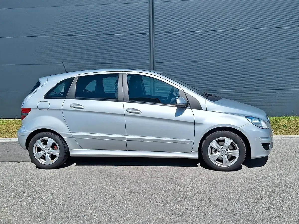 Gebraucht Mercedes B180 109 PS (80 kW) 2009 Grau Van / Kleinbus