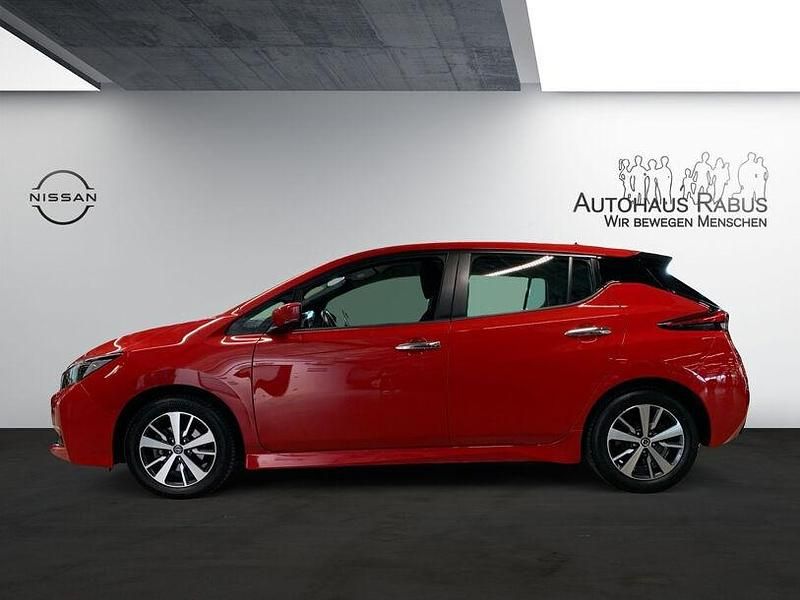 Gebraucht Nissan Leaf Acenta 89 kW (122 PS) 2021 Red (s) Kleinwagen
