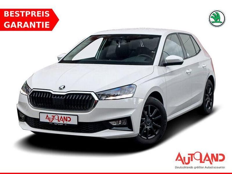 Weiß Gebraucht 2021 Skoda Fabia Ambition Kleinwagen | 17.490 € (Etwas zu teuer) - Bild 1/4