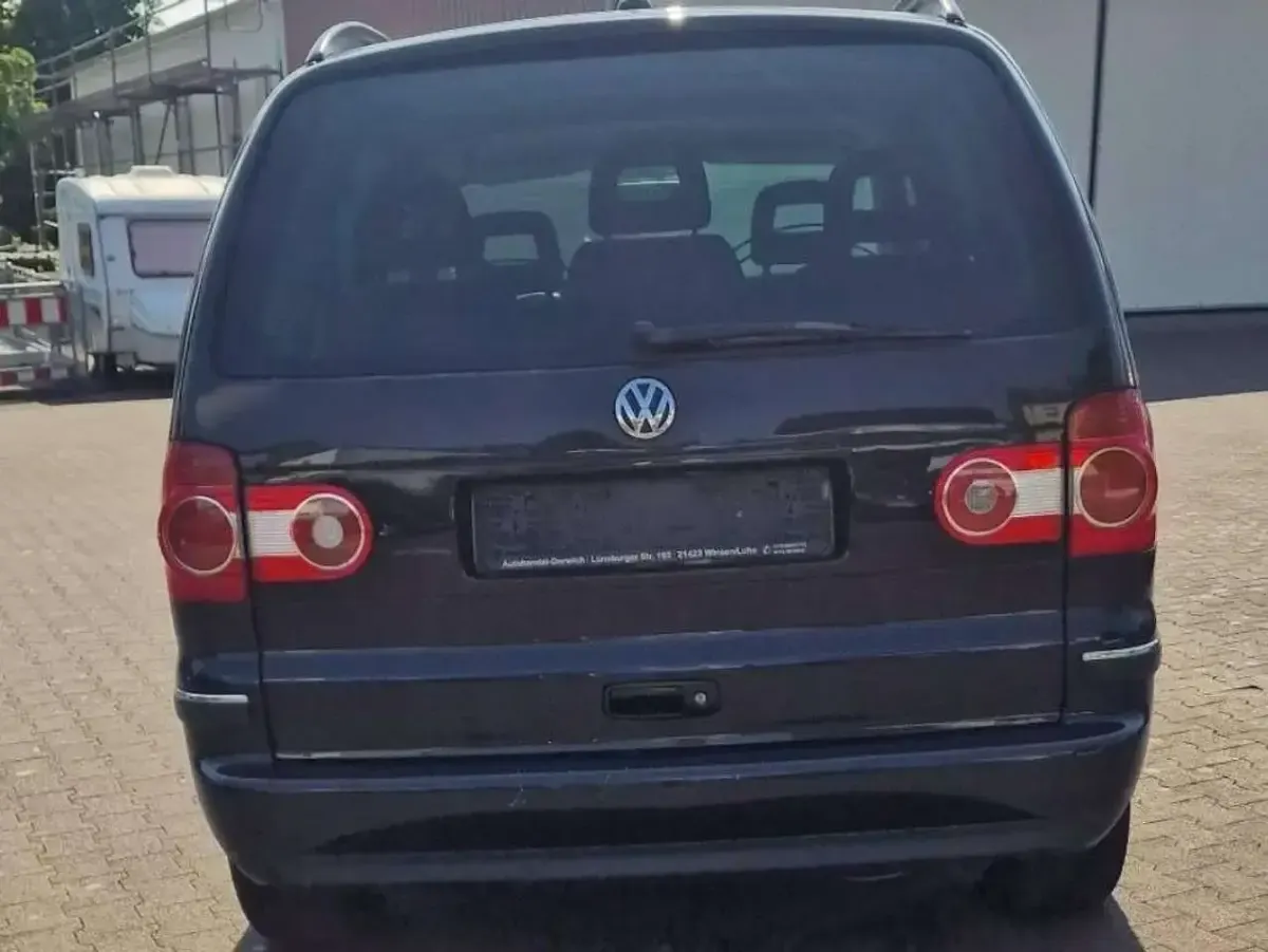 Gebraucht VW Sharan Trendline 140 PS (102 kW) 2008 Deep black perleffekt Van / Kleinbus