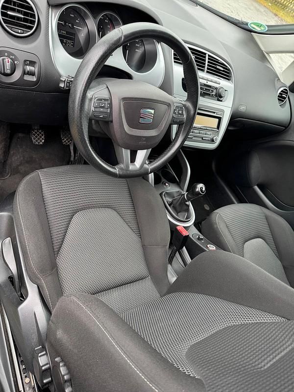 Second-hand Seat Altea 160 CP (117 kW) 2011 Negru SUV