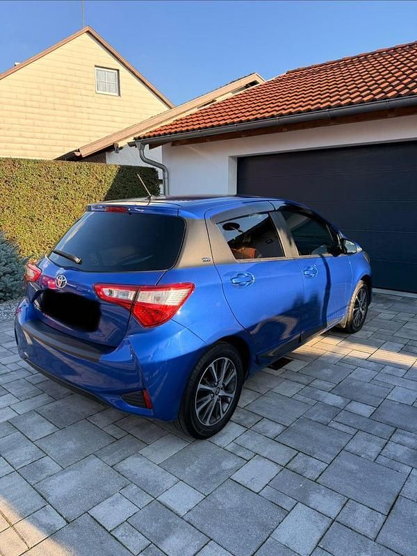 Blau Gebraucht 2018 Toyota Yaris Club Kleinwagen | 12.900 € (Fairer Preis) - Bild 1/4