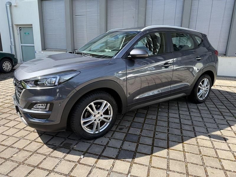 Grau Gebraucht 2019 Hyundai Tucson Advantage SUV | 17.999 € (Superpreis) - Bild 1/4