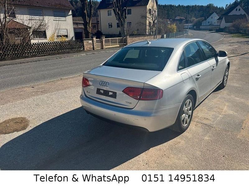 Gebraucht Audi A4 Ambiente 120 PS (88 kW) 2011 Silber Limousine