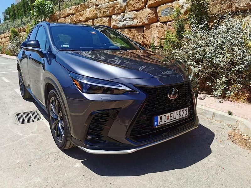 Grau Gebraucht 2023 Lexus NX350h E-FOUR F-Sport SUV | 55.900 € (Teuer) - Bild 1/4